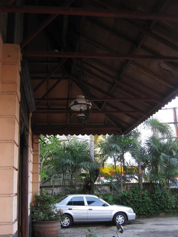 Le Paradis Hotel Palembang Exterior photo