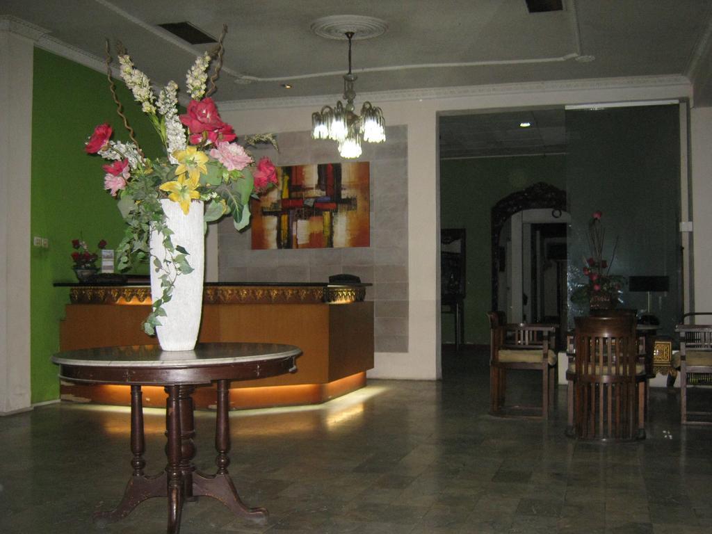 Le Paradis Hotel Palembang Exterior photo
