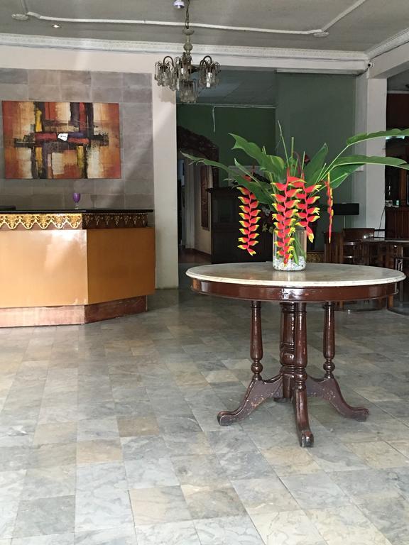 Le Paradis Hotel Palembang Exterior photo